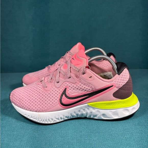 Size 9.5 - Women’s Nike Renew Run 2 pink shoes - Picture 1 of 9
